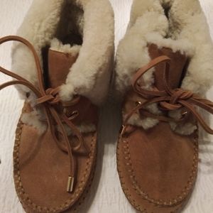 New with tags Tory Burch camel Tan fur lined boots